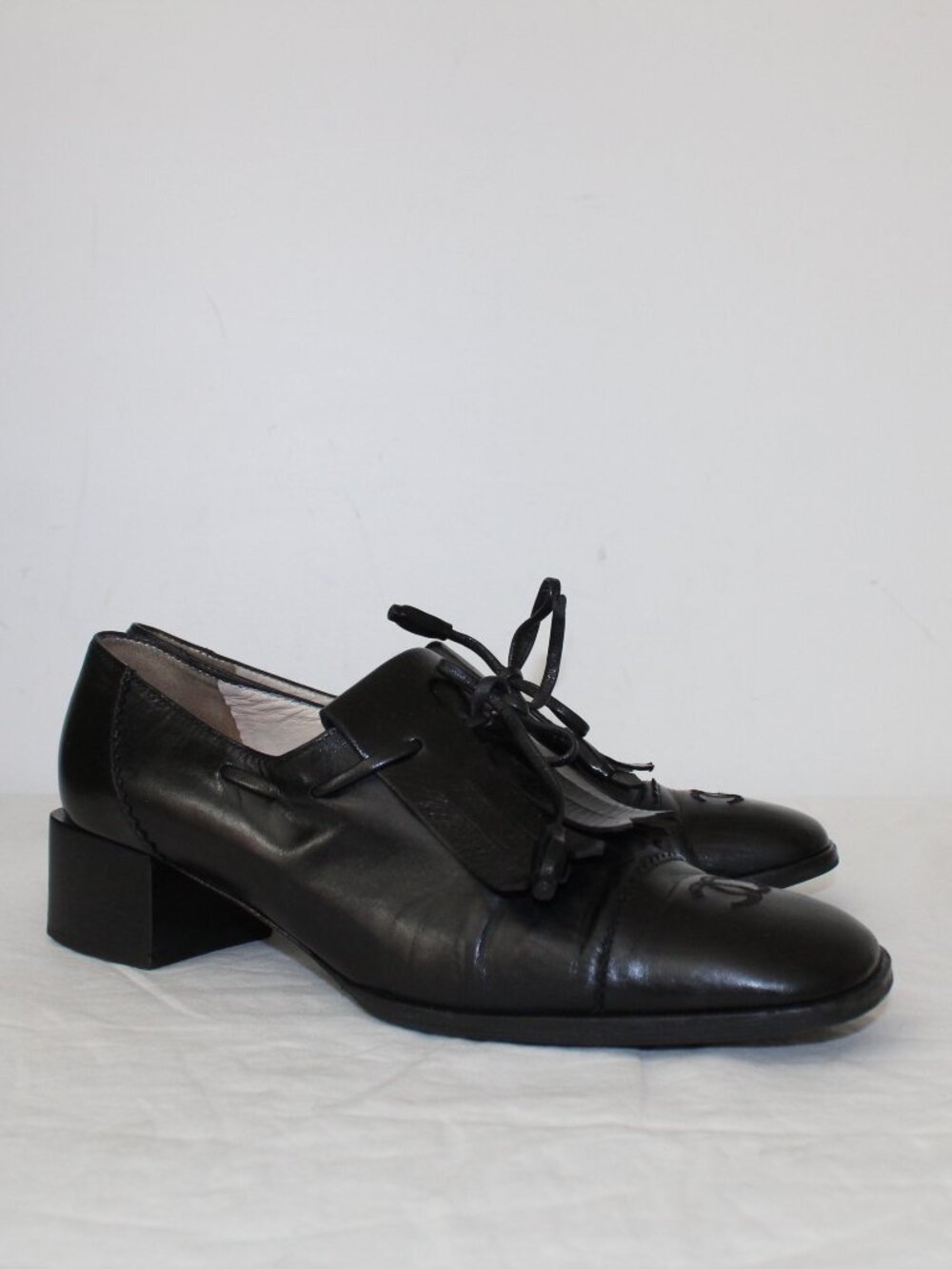 Chanel Vintage Square Toe Loafers Fringe Accent CC Toe Cap Block Heel 40.5 10.5 - Picture 2 of 13
